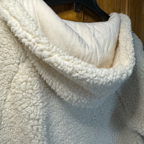 Hollister Sherpa Asymmetrical Hoodie - Picture 3 of 6